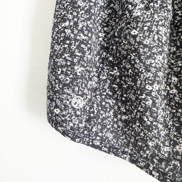 LULULEMON Tracker Short IV Daisy Dust Alpine White Black 4 - Picture 7 of 9